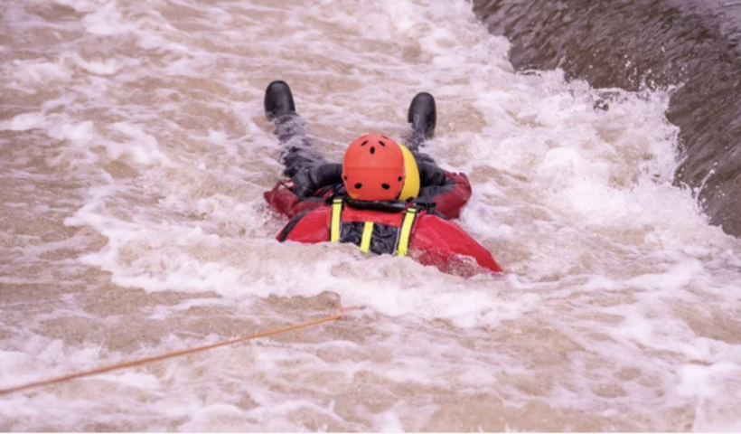 トレイル中、足を滑らせ男性が川に転落、大腿骨を折る重症　エンゼル・フォール（7/17）
